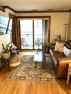 512 West Barry Avenue, Unit 206 Chicago, IL 60657 - Photo 3 of 7