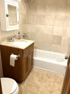 $224,000 | 512 West Barry Avenue, Unit 206, Chicago, IL 60657