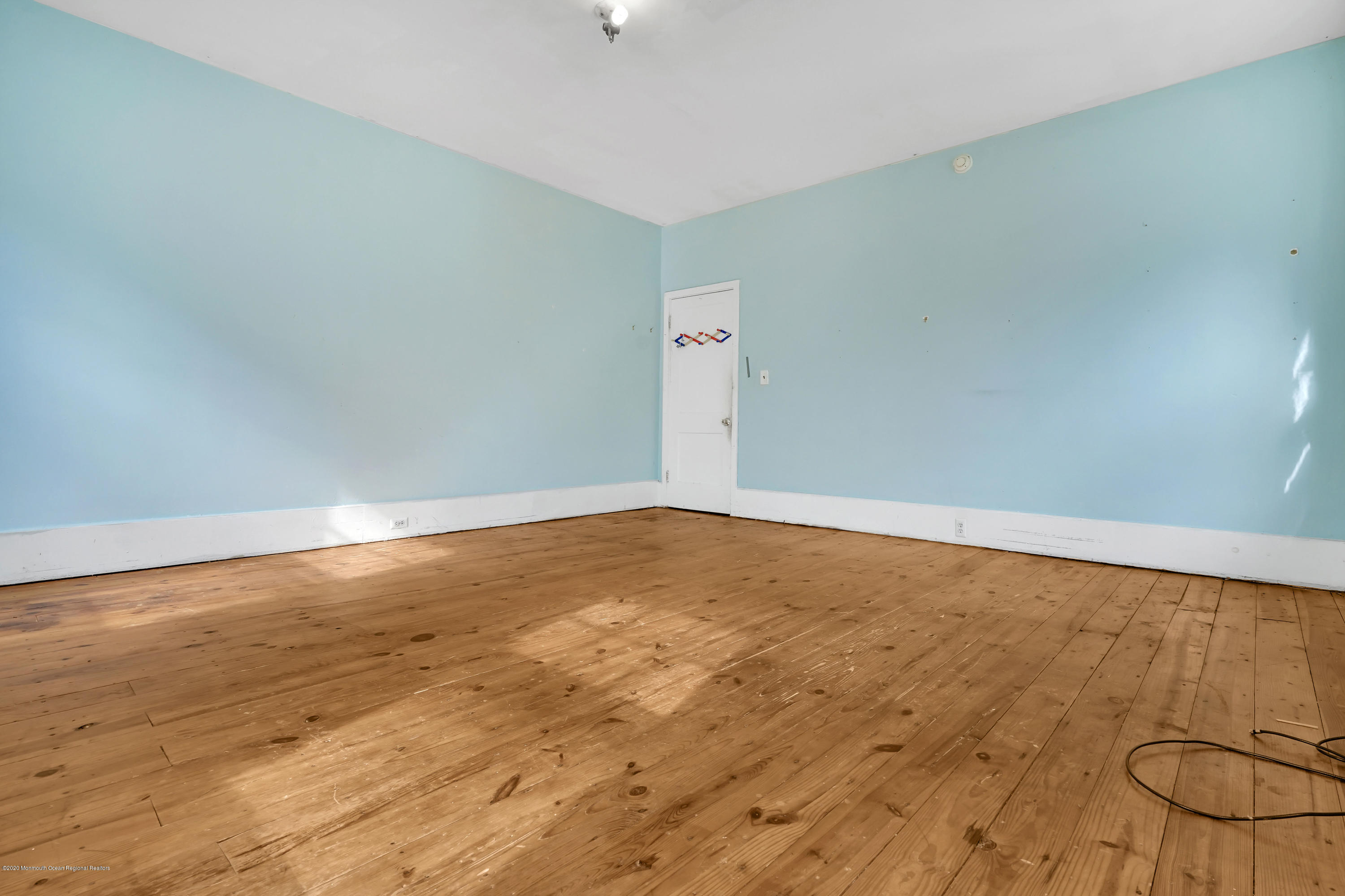 1071 Windsor Road Millstone Township, NJ 08535 - Photo 16 of 33 041_dsc05426