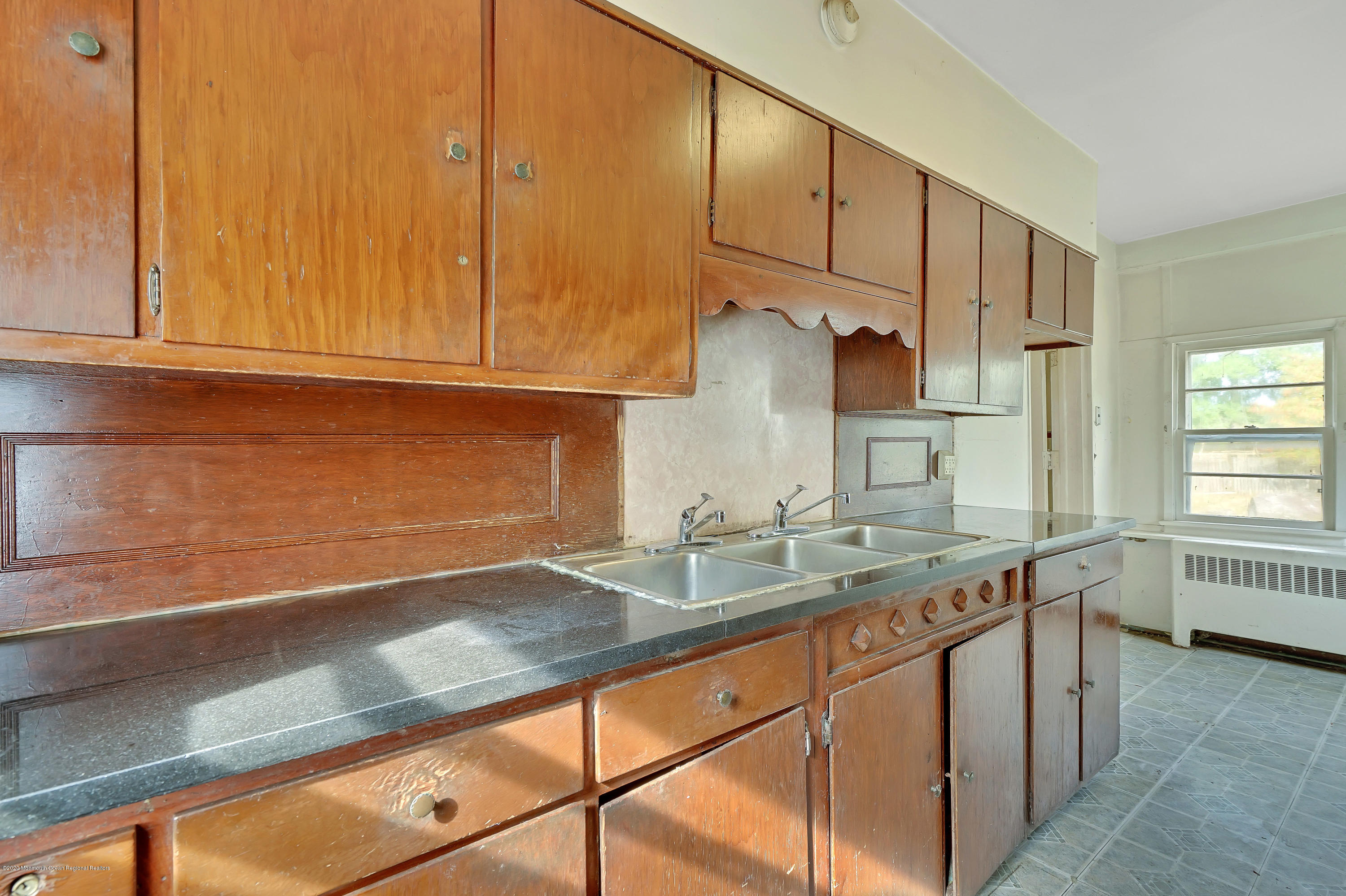 1071 Windsor Road Millstone Township, NJ 08535 - Photo 2 of 33 006_dsc05271