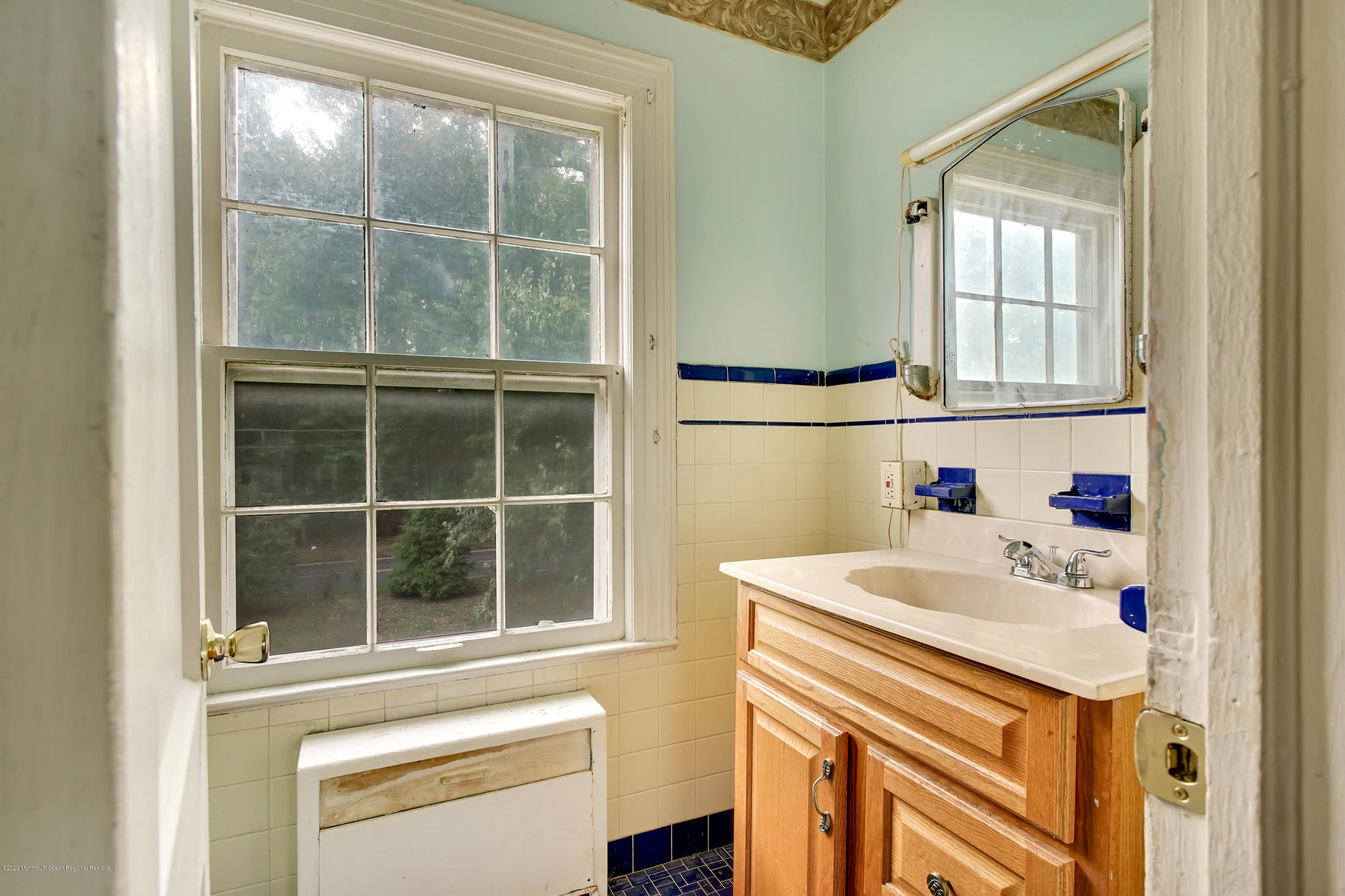 1071 Windsor Road Millstone Township, NJ 08535 - Photo 21 of 33 057_dsc05566