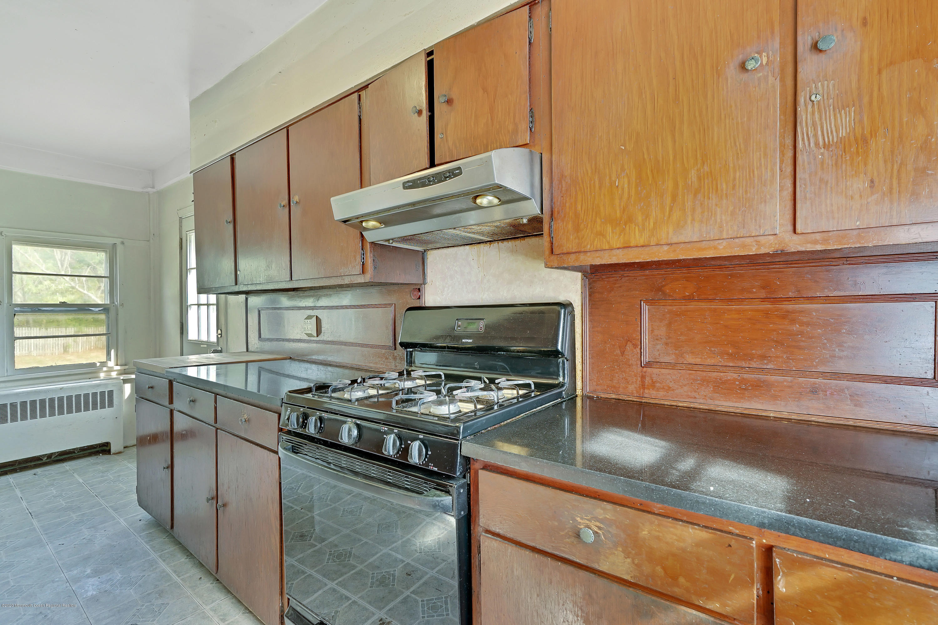 1071 Windsor Road Millstone Township, NJ 08535 - Photo 3 of 33 009_dsc05276