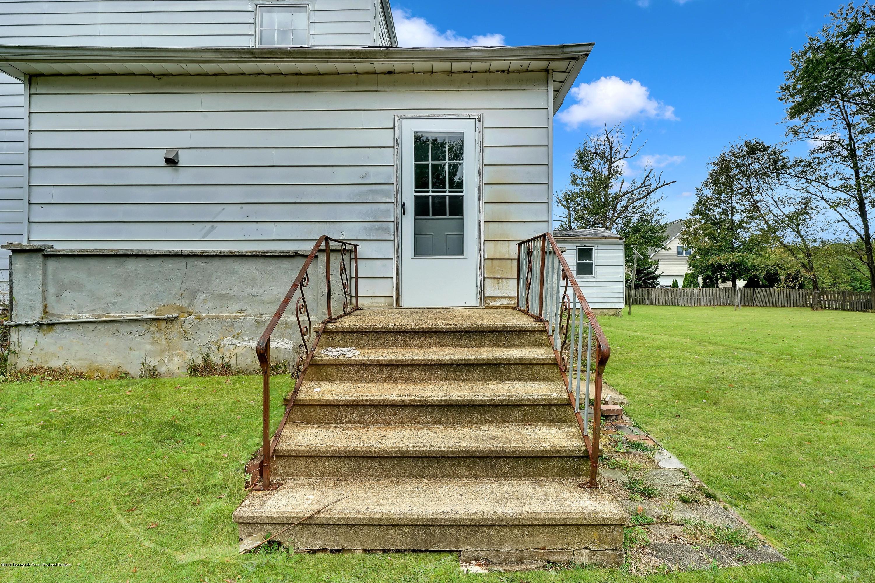 1071 Windsor Road Millstone Township, NJ 08535 - Photo 31 of 33 077_dsc05616_1