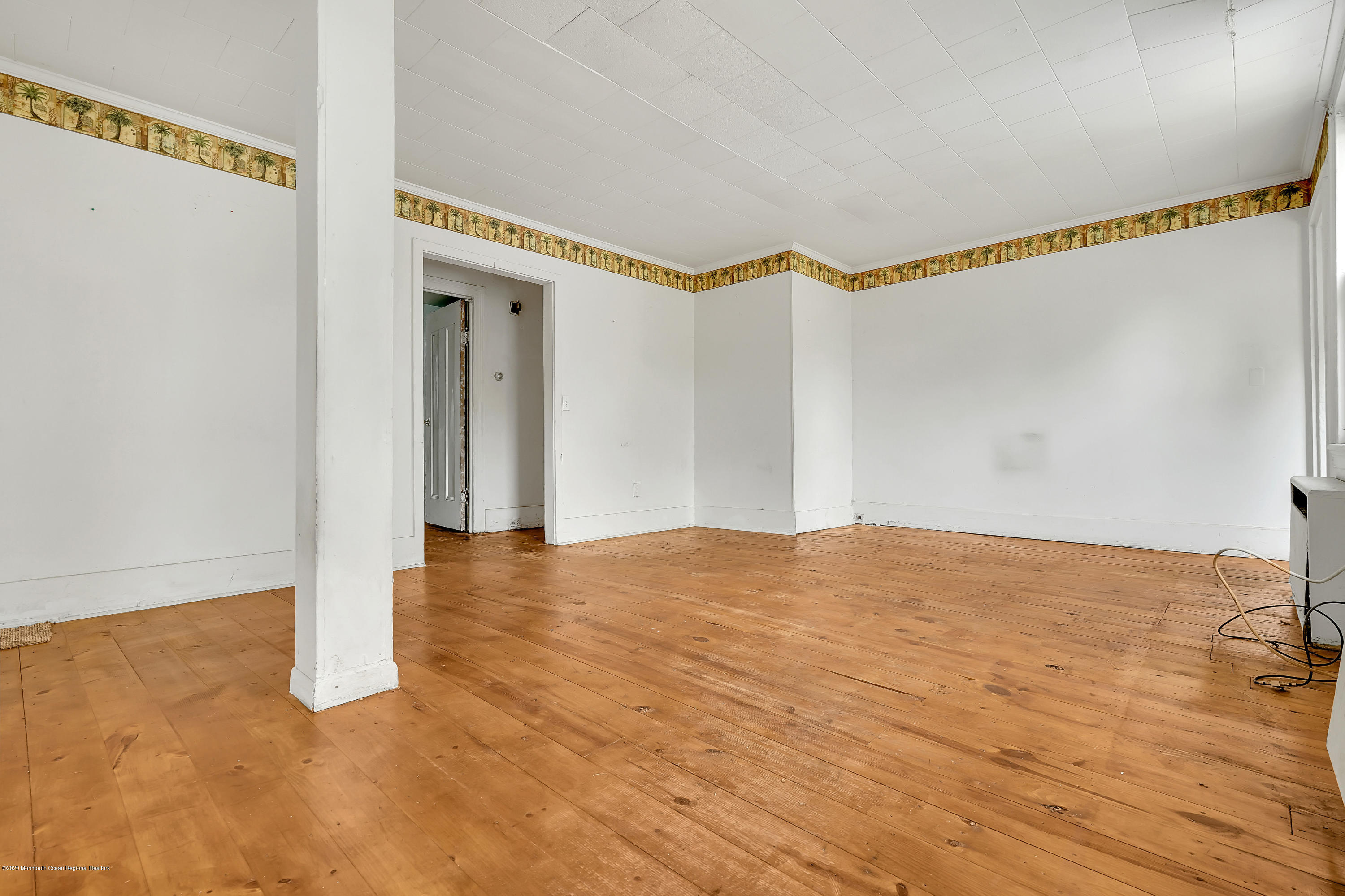 1071 Windsor Road Millstone Township, NJ 08535 - Photo 6 of 33 018_dsc05306