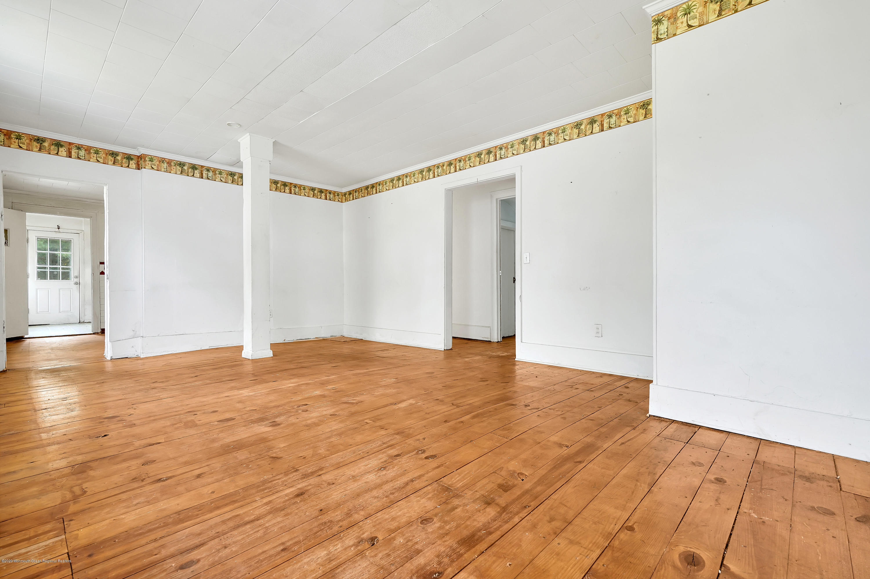 1071 Windsor Road Millstone Township, NJ 08535 - Photo 7 of 33 021_dsc05326