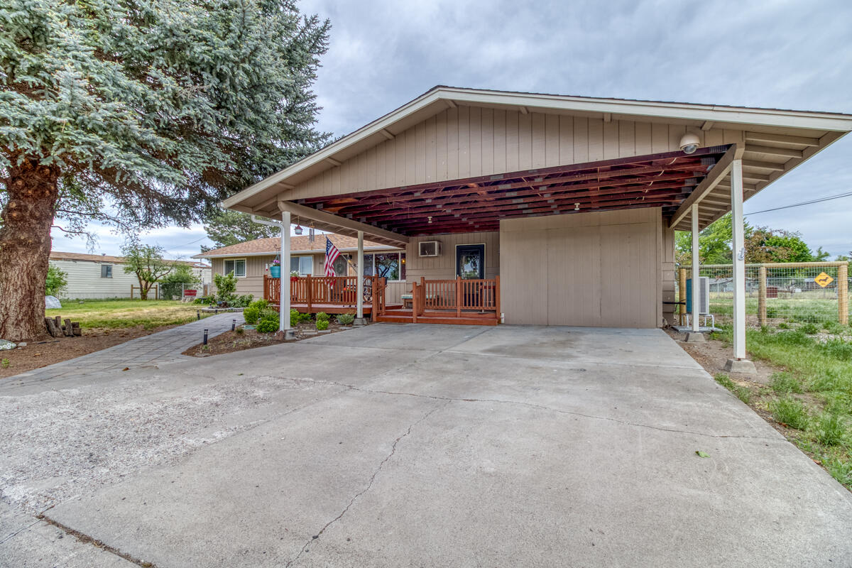 566 Northwest Mc Donald Road Prineville, OR 97754 - Photo 6 of 41 a view of a house with backyard and trees