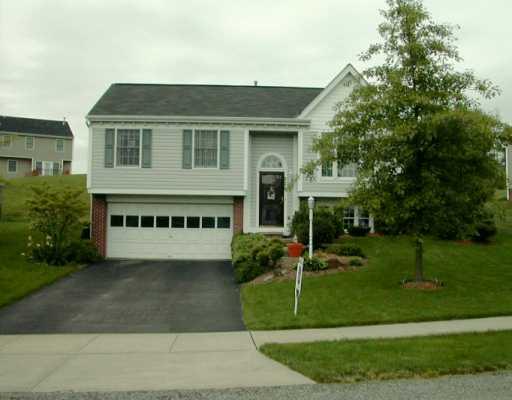 270 Randy Lane Coraopolis, PA 15108 - Photo 1 of 8 Gallery Image 1