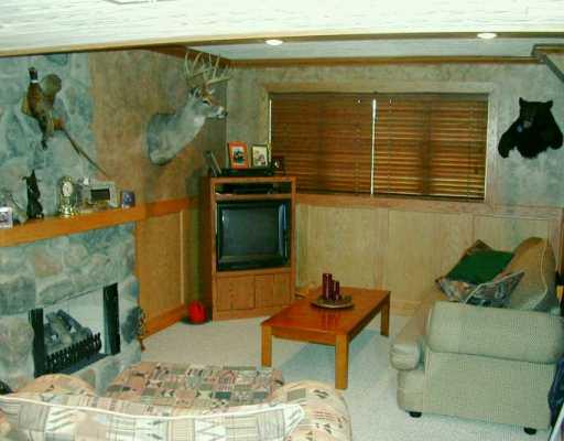 270 Randy Lane Coraopolis, PA 15108 - Photo 3 of 8 Gallery Image 3