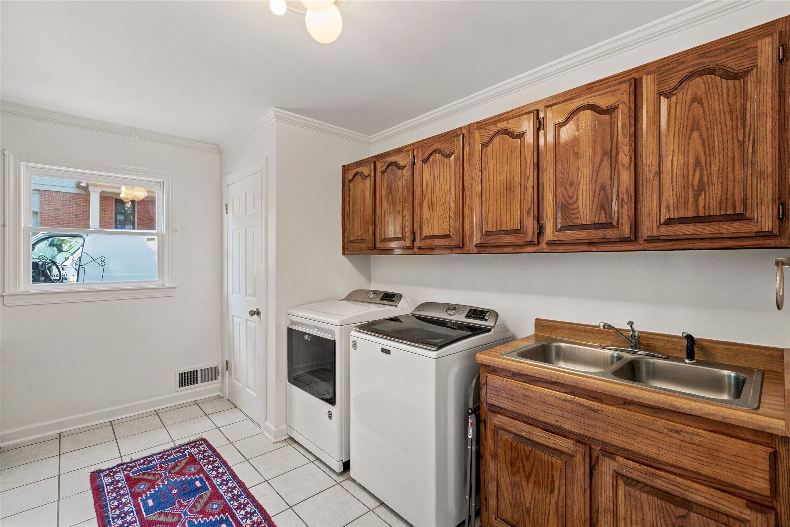 1863 Miller Farms Road Germantown, TN 38138 - Photo 26 of 32 Laundry has large pantry storage, office space/built in desk