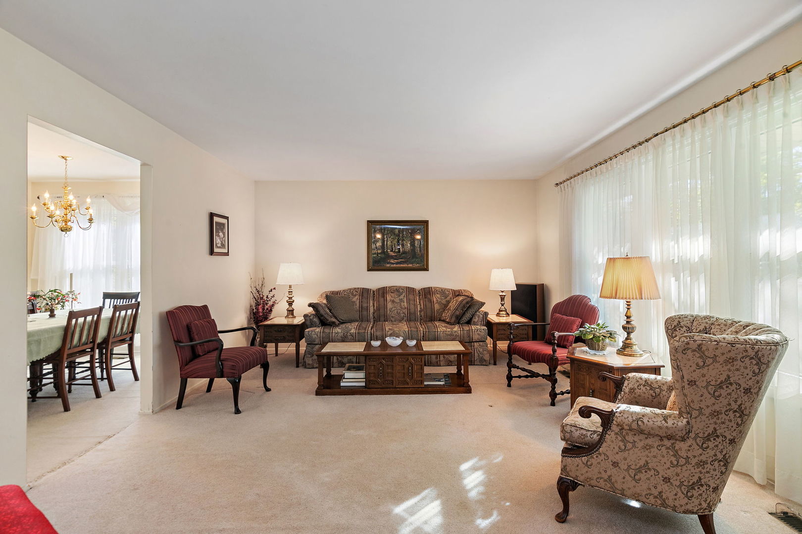 1410 Nottingham Lane Hoffman Estates, IL 60169 - Photo 4 of 29 a living room with furniture and a large window