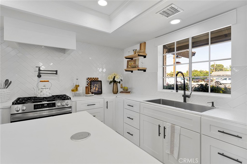 15454 Tuscola Road Apple Valley, CA 92307 - Photo 8 of 67