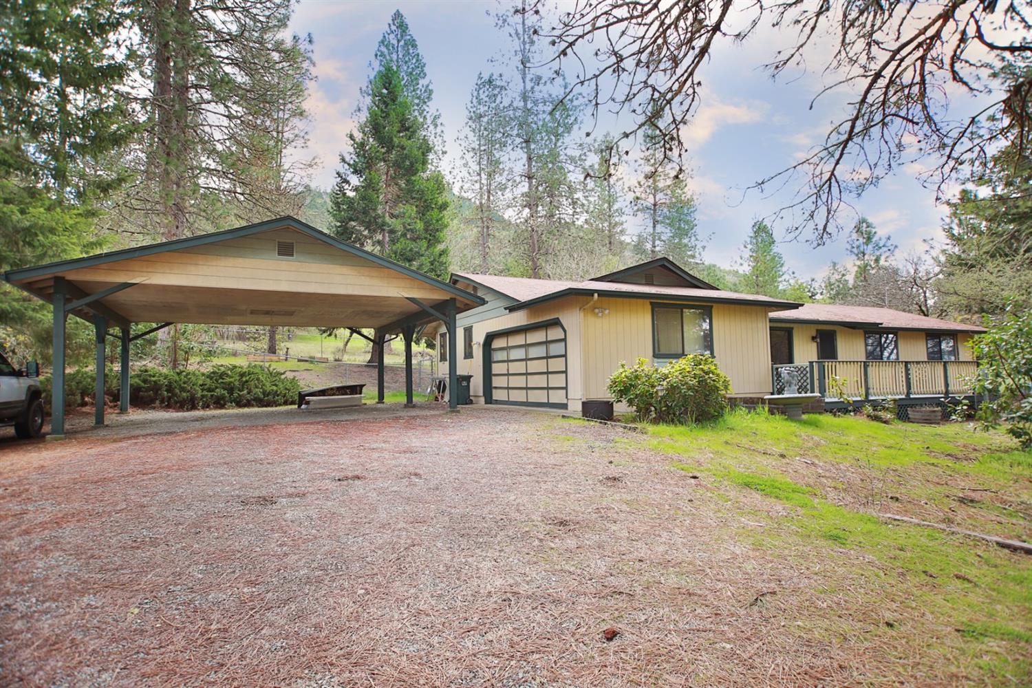 1485 Summit Loop Grants Pass, OR 97527 - Photo 1 of 30 Primary Photo