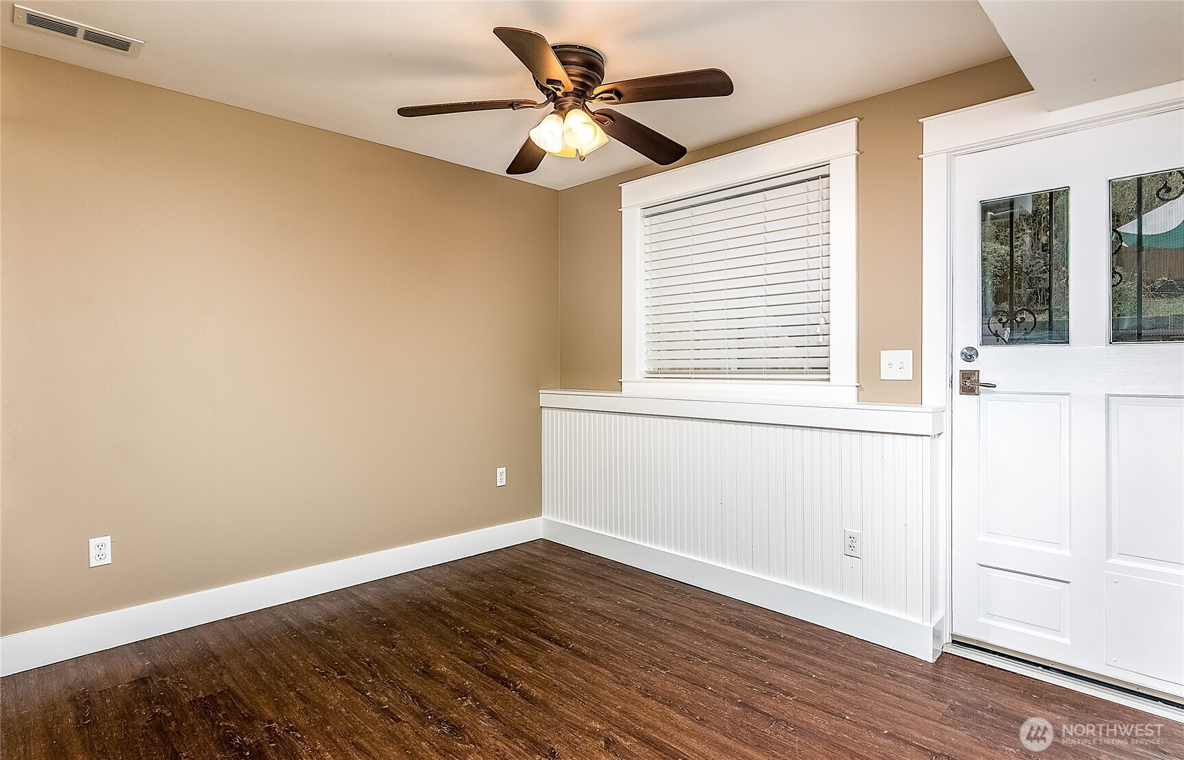 1318 Alki Avenue Southwest Seattle, WA 98116 - Photo 13 of 22