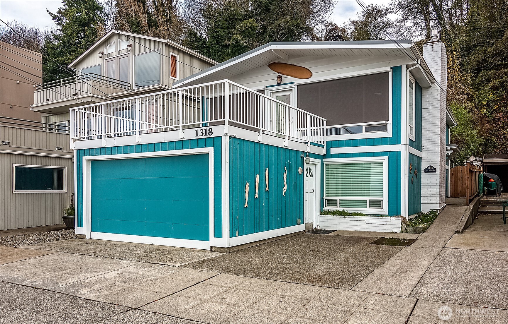 1318 Alki Avenue Southwest Seattle, WA 98116 - Photo 2 of 22
