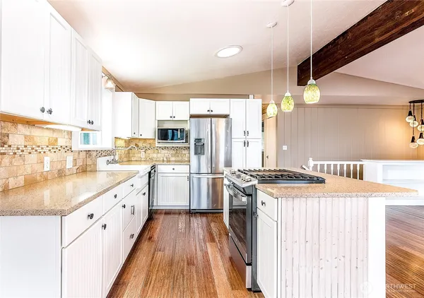 $4,800 | 1318 Alki Avenue Southwest, Seattle, WA 98116