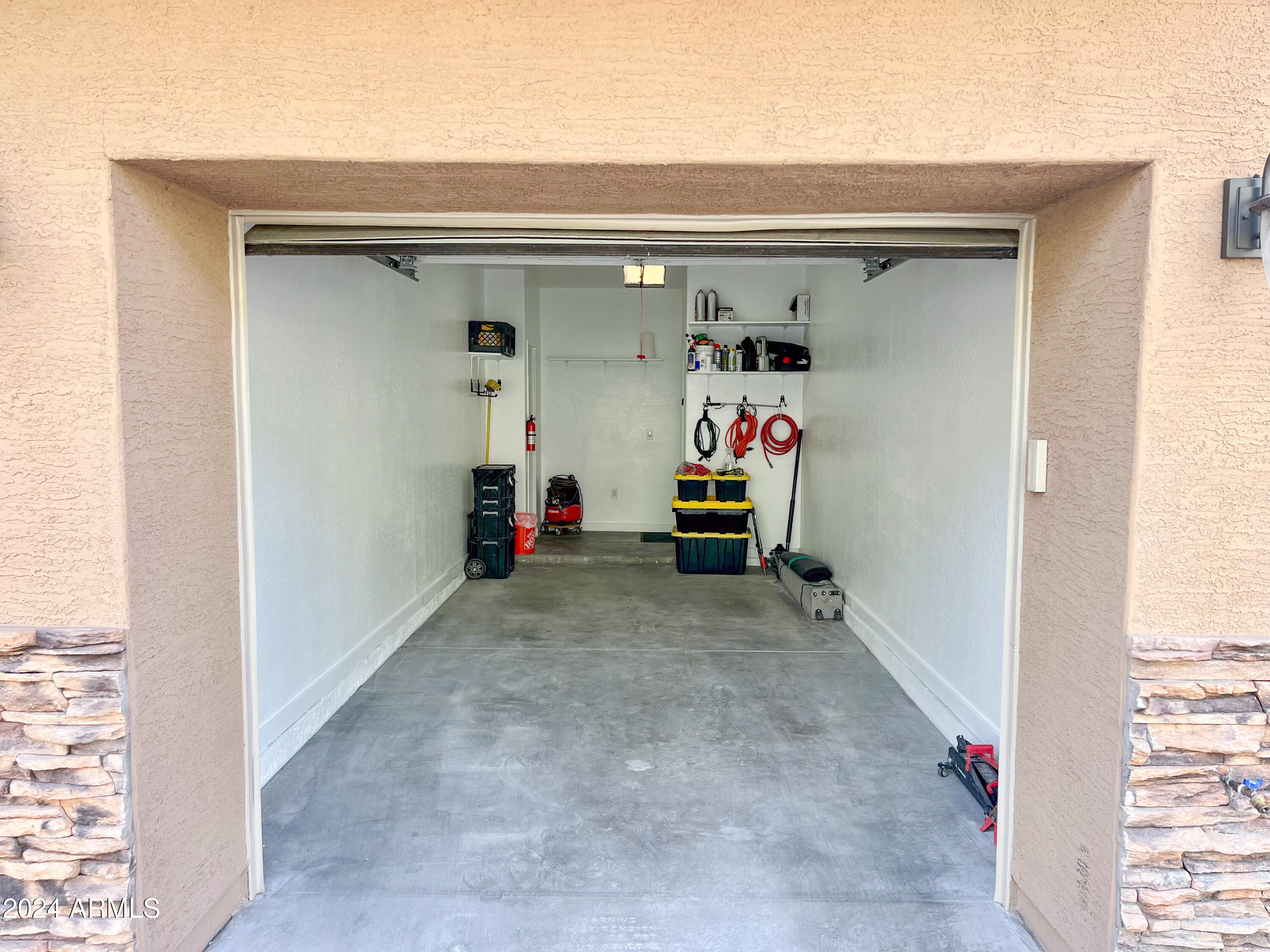 2150 East Bell Road, Unit 1083 Phoenix, AZ 85022 - Photo 19 of 22 garage2-24