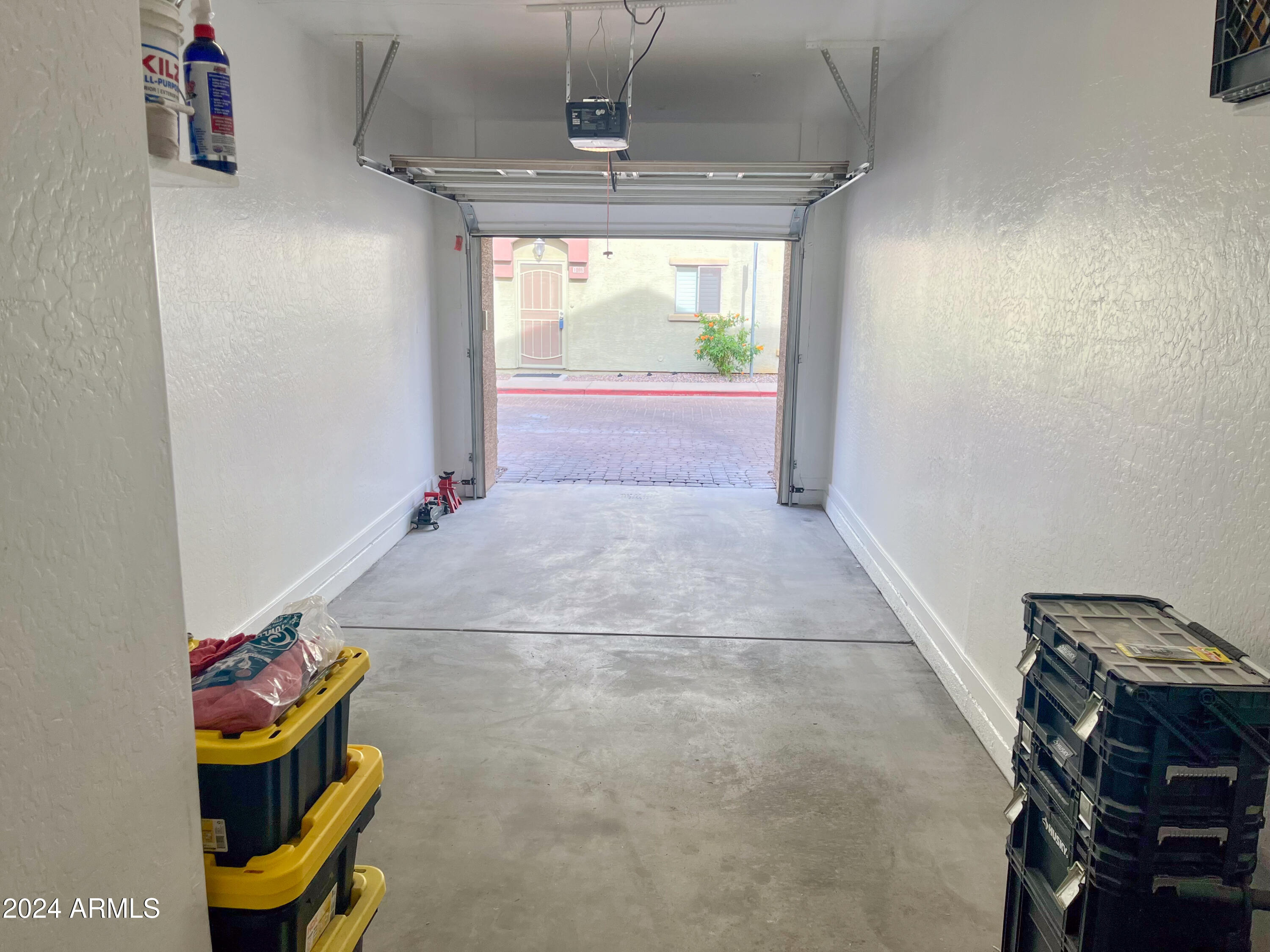 2150 East Bell Road, Unit 1083 Phoenix, AZ 85022 - Photo 20 of 22 garage1-25