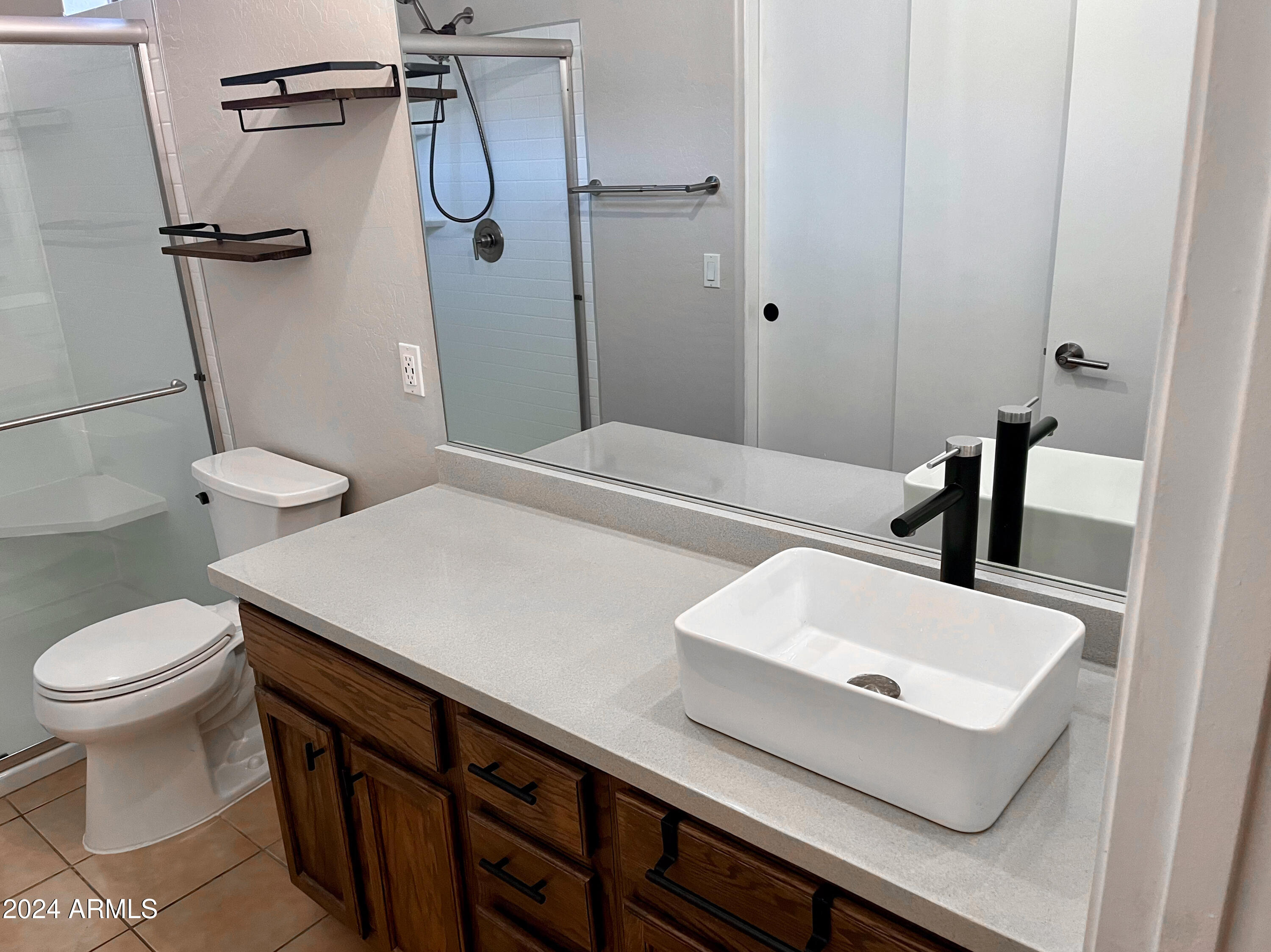 2150 East Bell Road, Unit 1083 Phoenix, AZ 85022 - Photo 7 of 22 mbathroom-11