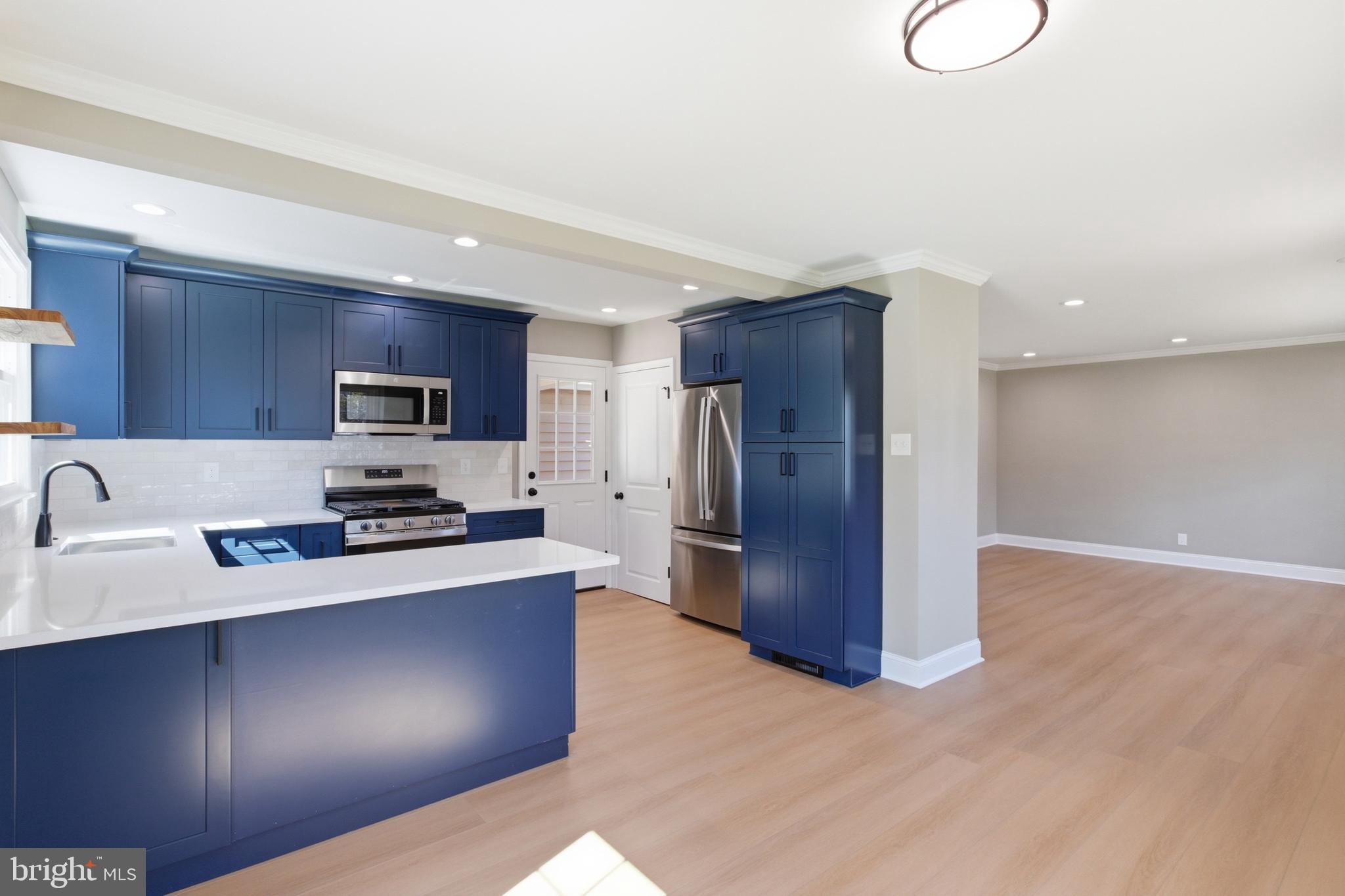 310 Greenhill Road Willow Grove, PA 19090 - Photo 4 of 35 Gas range, refrigerator, dishwasher, microwave