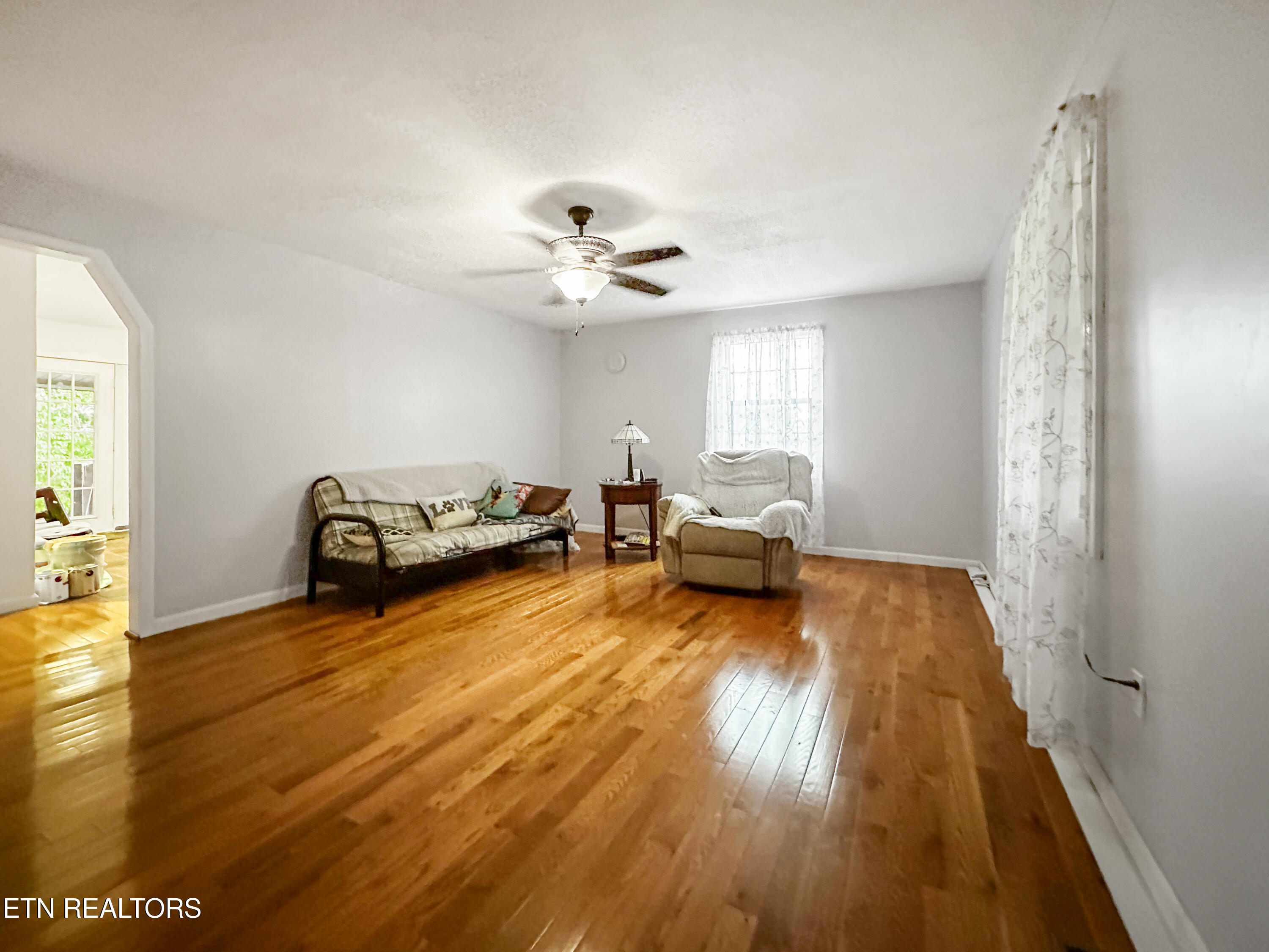 450 Buffalo Lane Tazewell, TN 37879 - Photo 11 of 47 Living Room