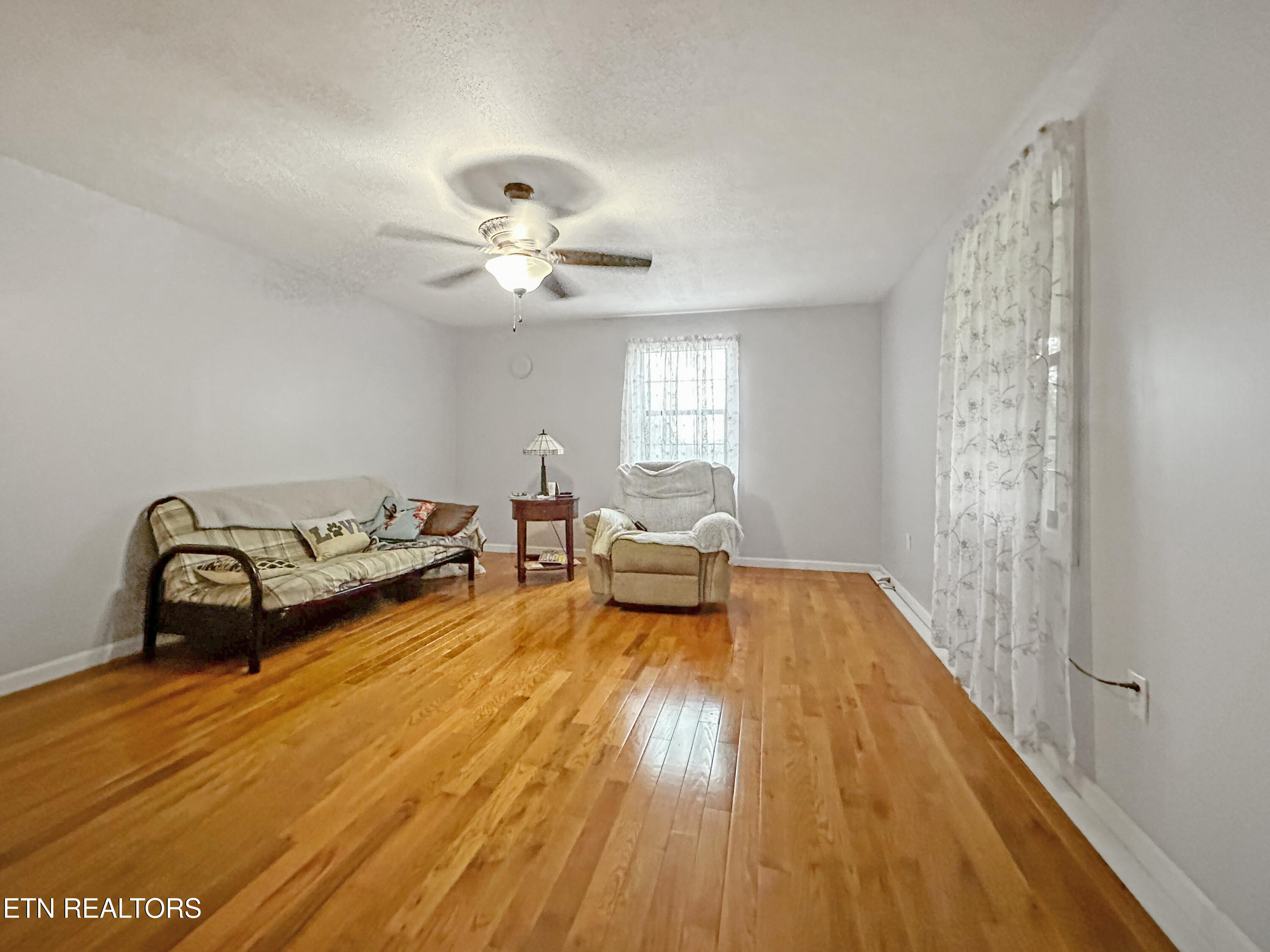 450 Buffalo Lane Tazewell, TN 37879 - Photo 12 of 47 Living Room