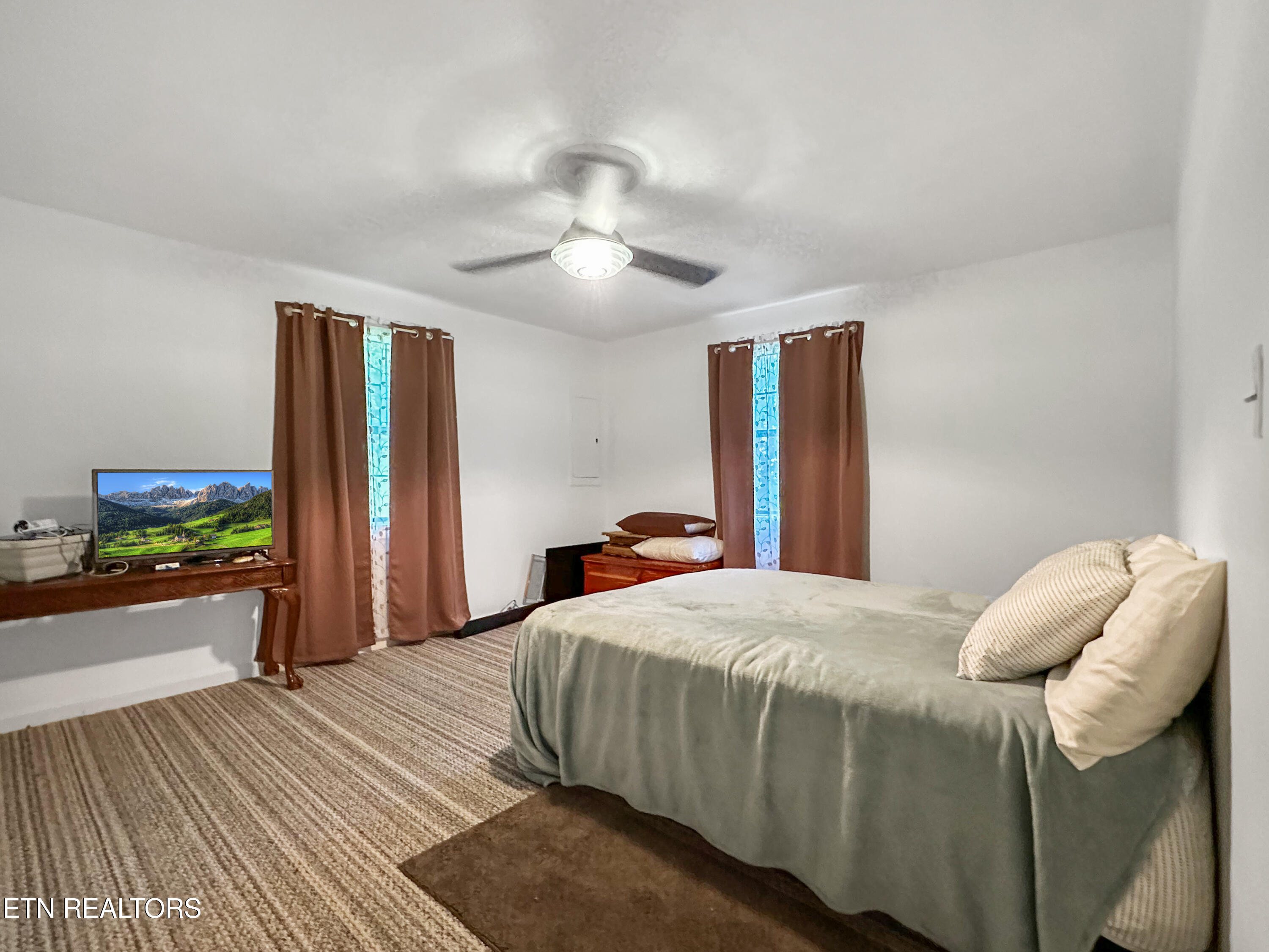 450 Buffalo Lane Tazewell, TN 37879 - Photo 16 of 47 Master Bedroom