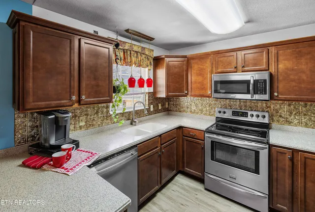 $380,000 | 912 Muirfield Drive, Maryville, TN 37801