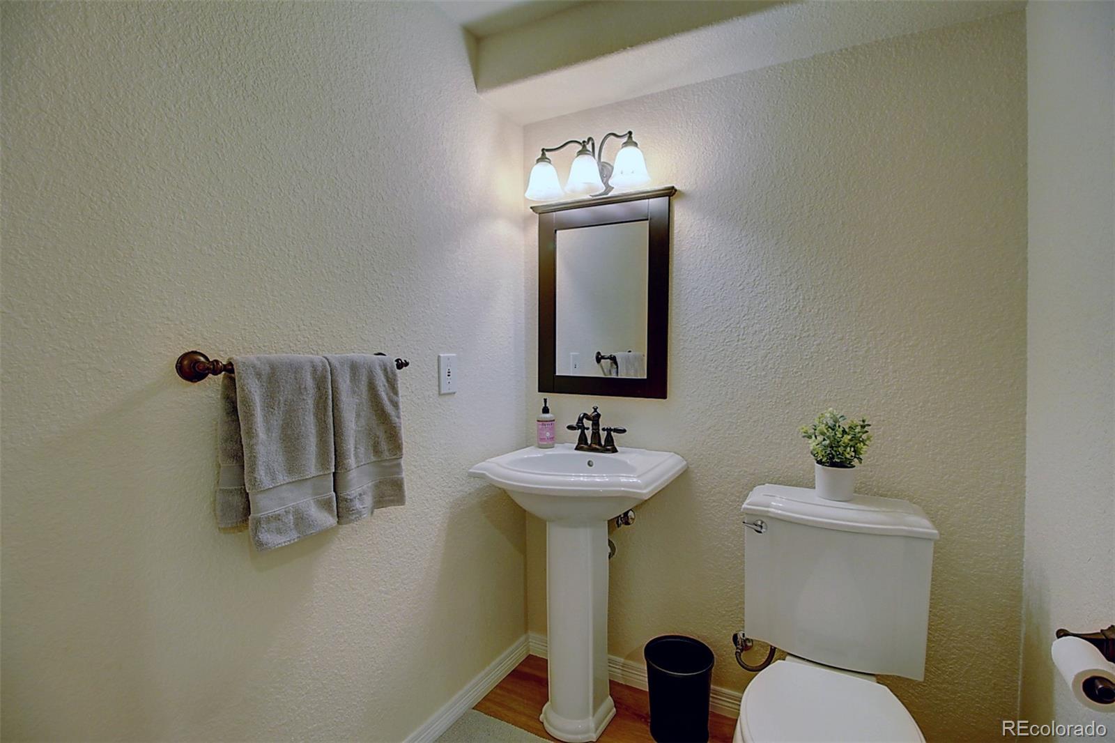 604 Ridgemont Circle Highlands Ranch, CO 80126 - Photo 16 of 40 Gallery Image 16