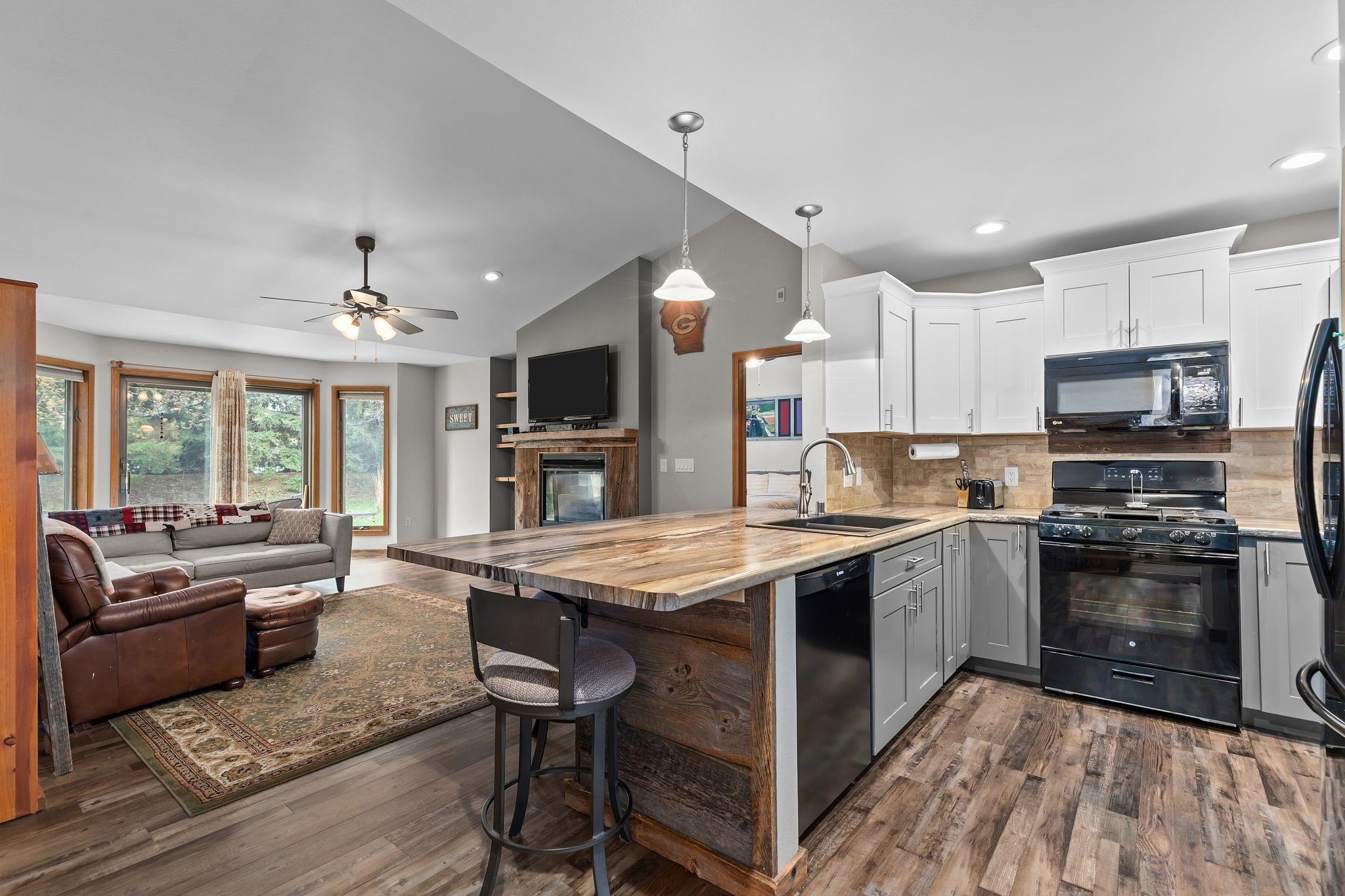 6020 County Rd A, Unit 105 Oshkosh, WI 54901 - Photo 4 of 47