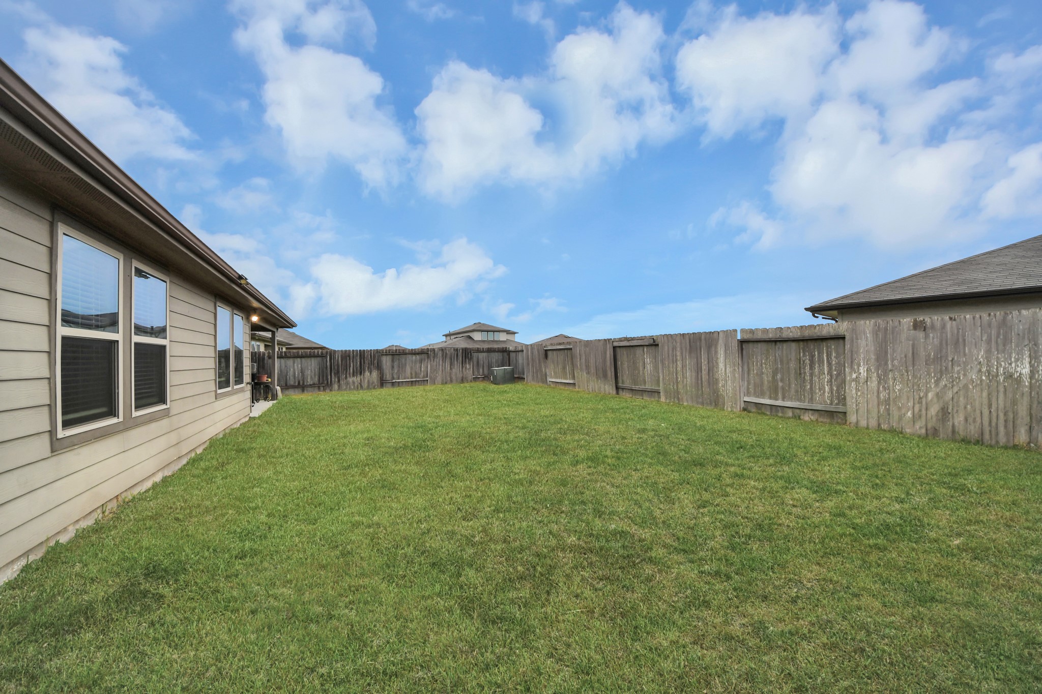 1819 Turtle Bluff Lane Rosenberg, TX 77469 - Photo 33 of 34 Perfect sized backyard, large enough for a pool and/or entertainment area, but not too much maintenance!