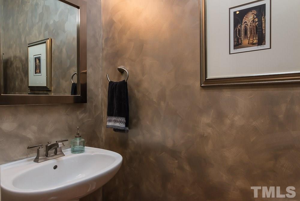 4020 Barton Park Place Raleigh, NC 27613 - Photo 4 of 24 Gallery Image 4