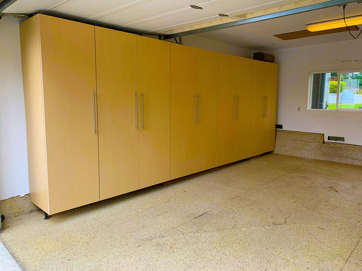 2912 Hillside Drive Burlingame, CA 94010 - Photo 19 of 19 a view of a blue bed in a room