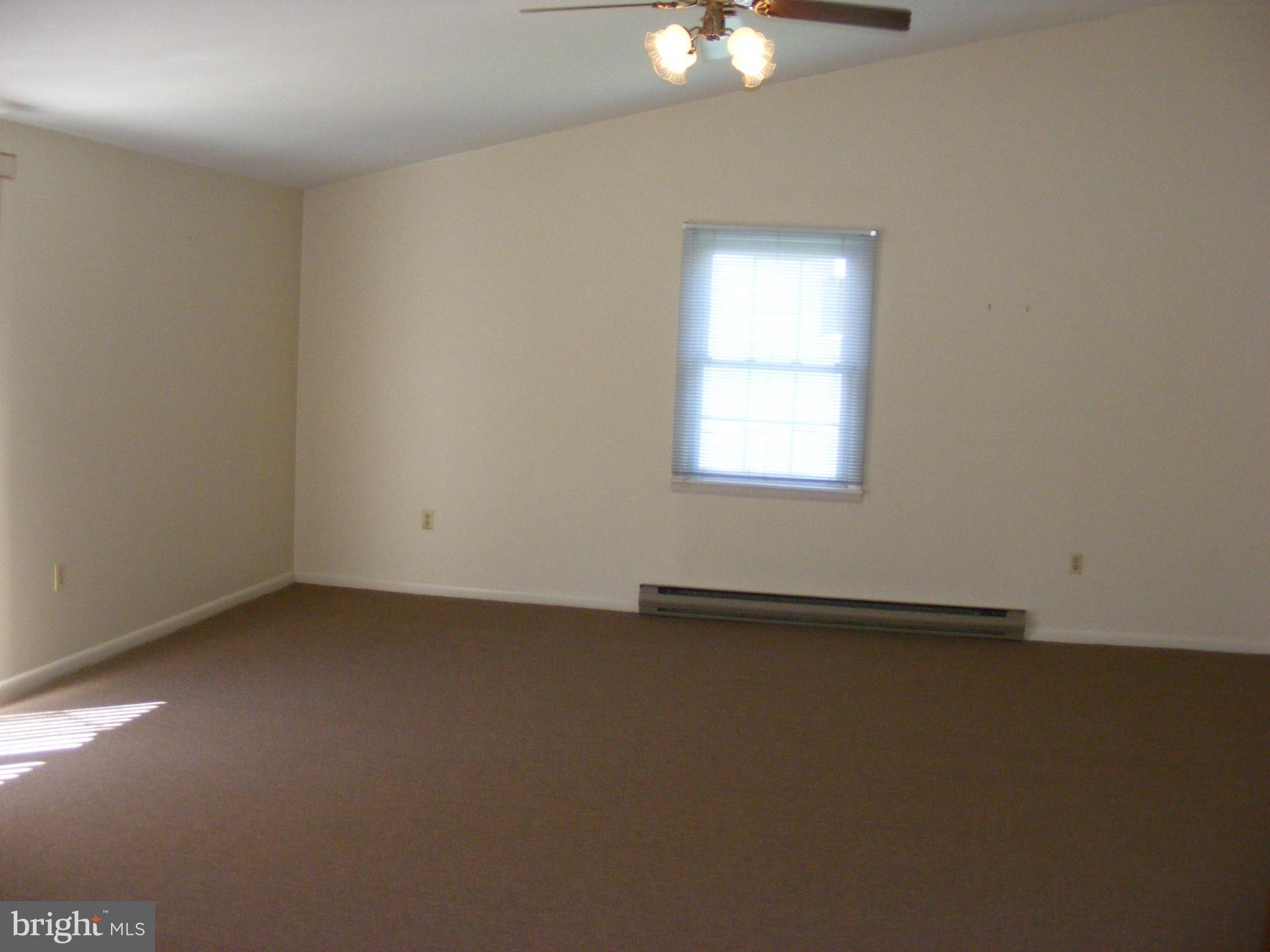 20 Avenal Road Baltimore, MD 21221 - Photo 2 of 14 Family Room