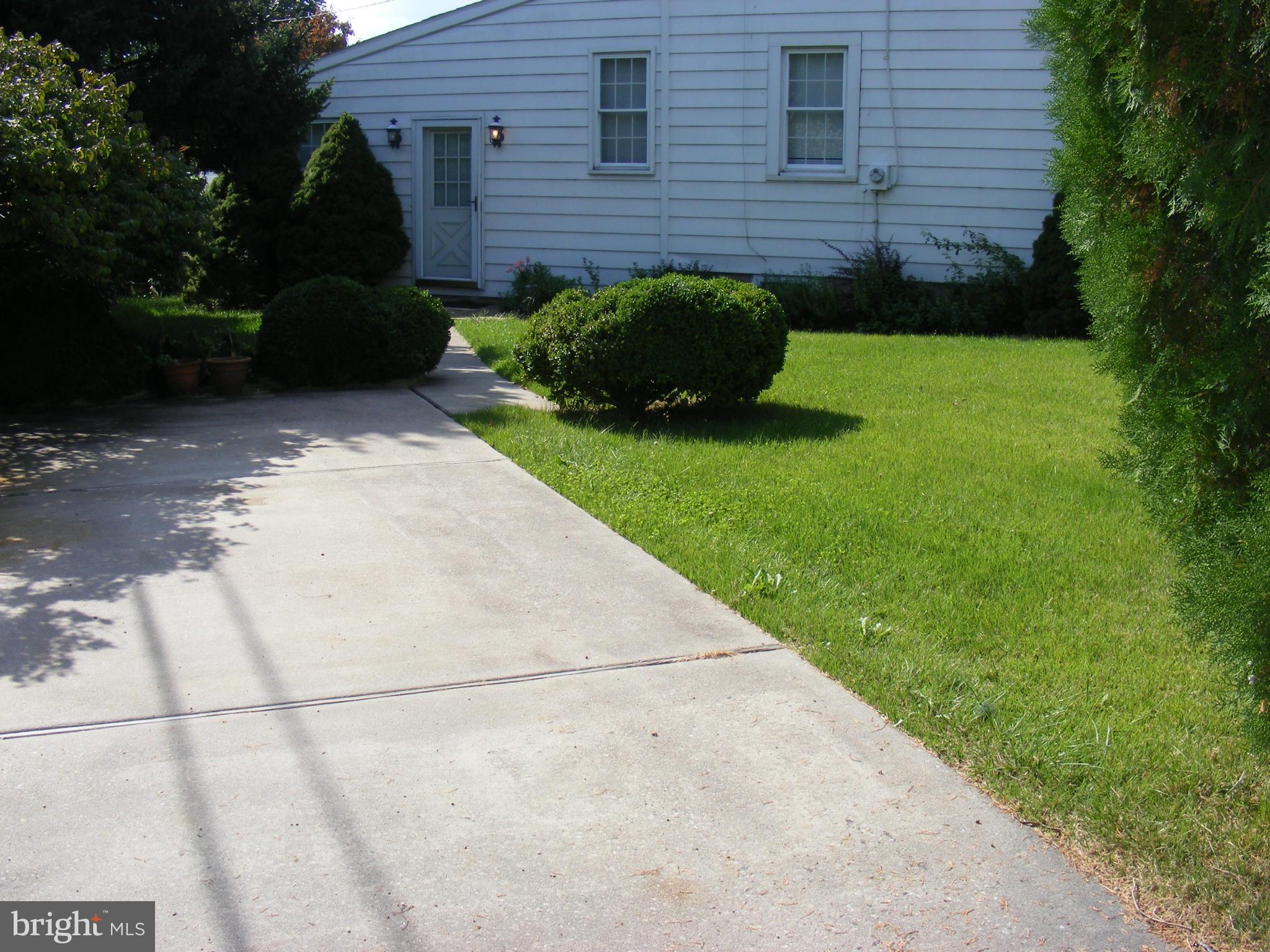 20 Avenal Road Baltimore, MD 21221 - Photo 14 of 14 Driveway