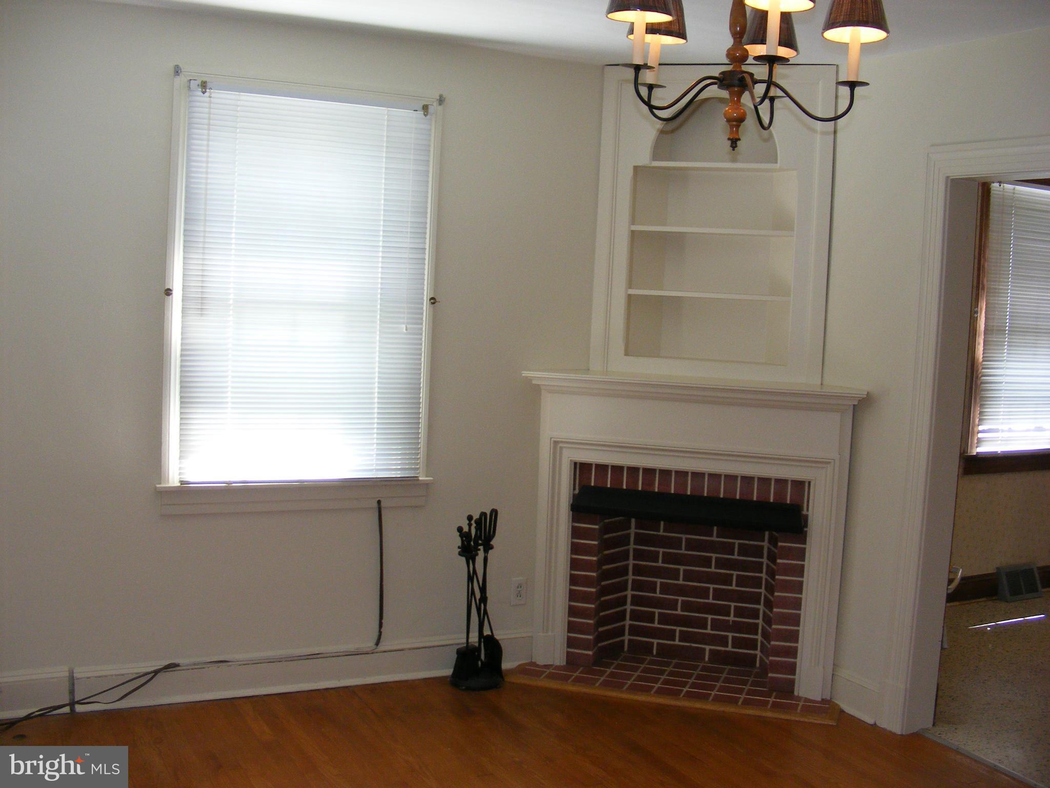 20 Avenal Road Baltimore, MD 21221 - Photo 5 of 14 Living Room