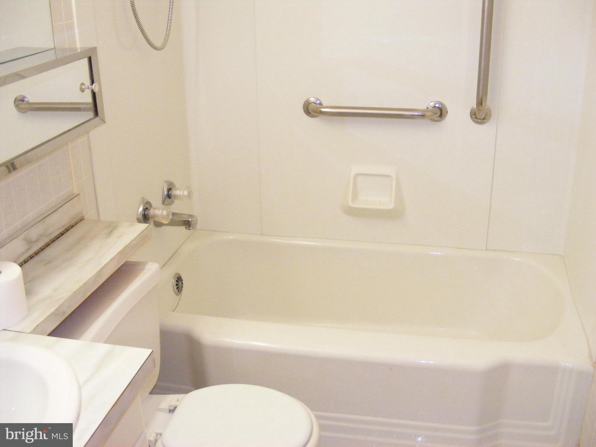 20 Avenal Road Baltimore, MD 21221 - Photo 9 of 14 Bath