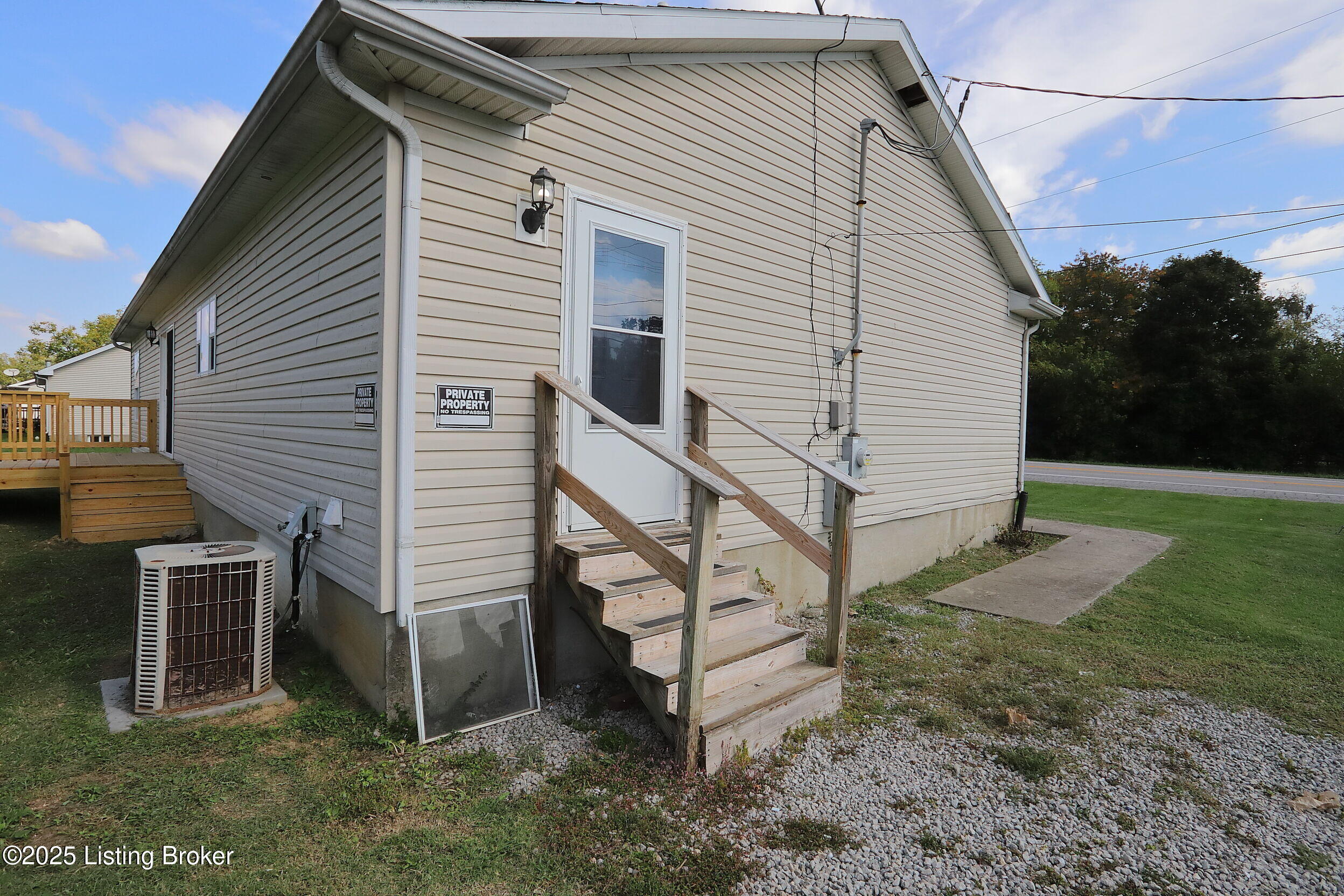 6150 Moorman Road Louisville, KY 40272 - Photo 32 of 35 Side Entrance