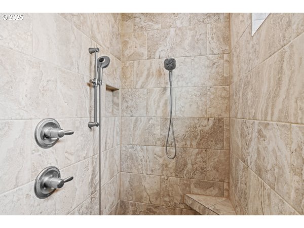 834 North 13th Place Ridgefield, WA 98642 - Photo 27 of 33 a bathroom with a shower
