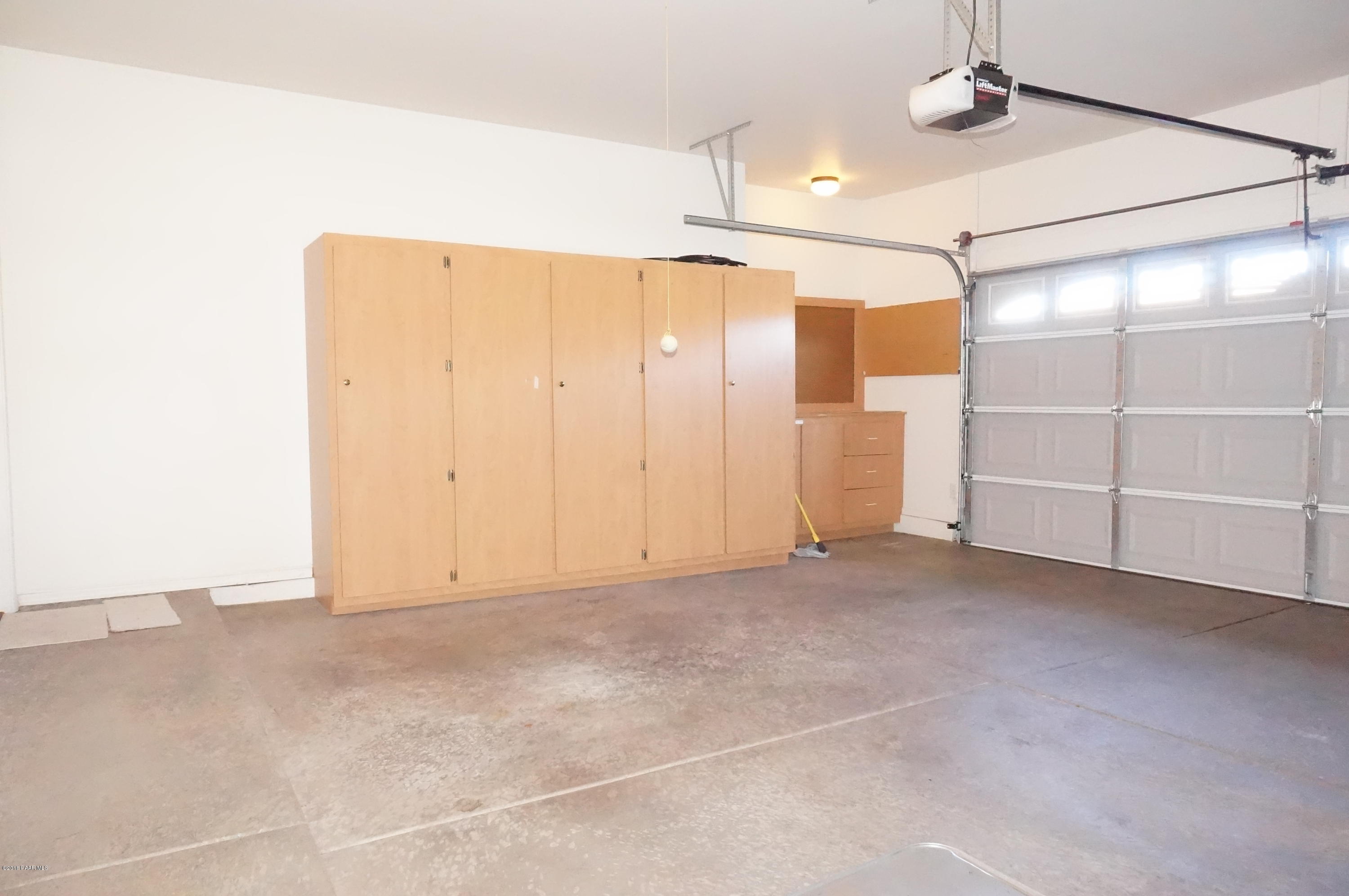 12867 East Rico Street Dewey, AZ 86327 - Photo 23 of 29 Garage