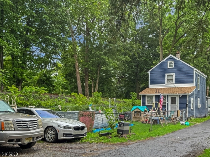 15 Fisk Street Belvidere, NJ 07823 - Photo 2 of 3 a front view of a house with garden