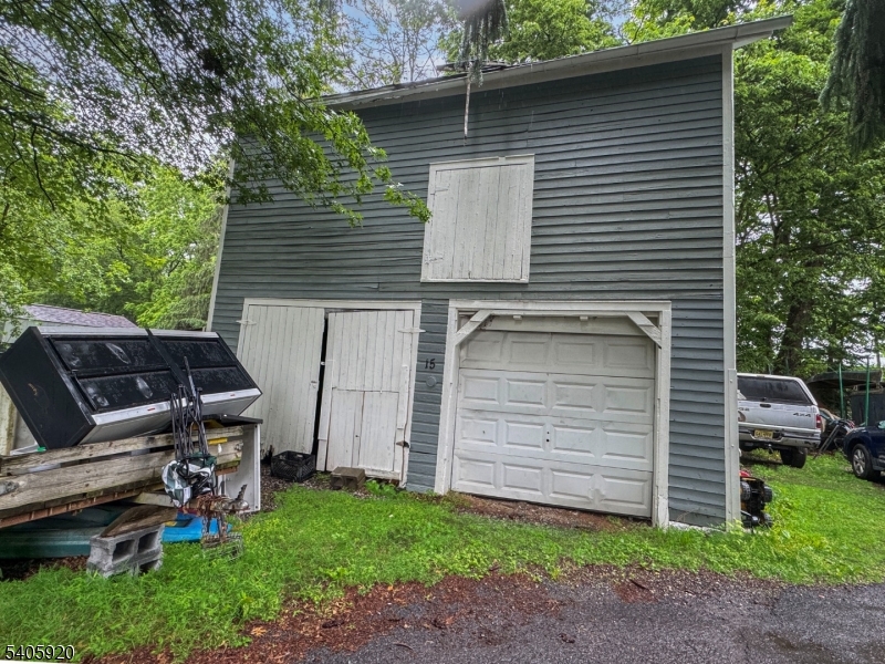 15 Fisk Street Belvidere, NJ 07823 - Photo 3 of 3 a view of a small house and a yard
