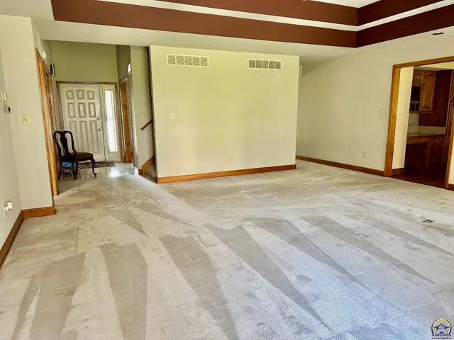 $354,900 | 3101 Southwest Muirfield Court, Topeka, KS 66614