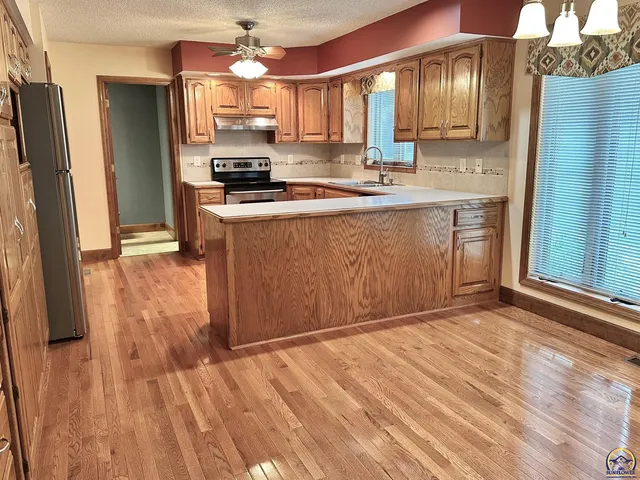 $354,900 | 3101 Southwest Muirfield Court, Topeka, KS 66614