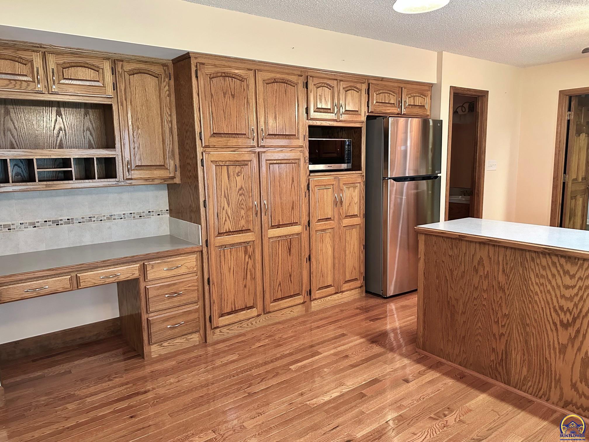 3101 Southwest Muirfield Court Topeka, KS 66614 - Photo 17 of 51 Plenty of Storage in Kitchen.
