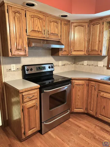 $354,900 | 3101 Southwest Muirfield Court, Topeka, KS 66614