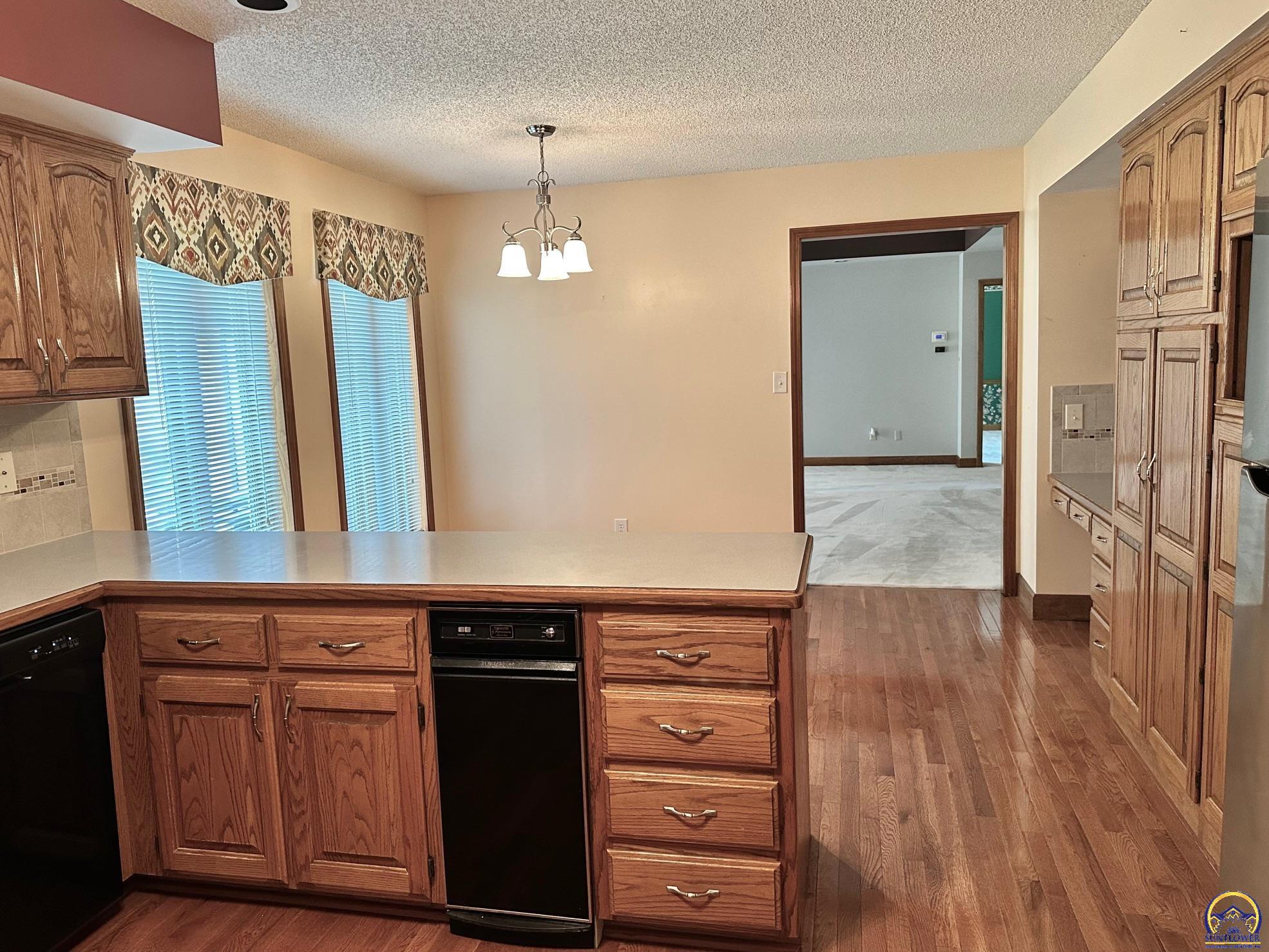 3101 Southwest Muirfield Court Topeka, KS 66614 - Photo 21 of 51 Kitchen Dining Area.