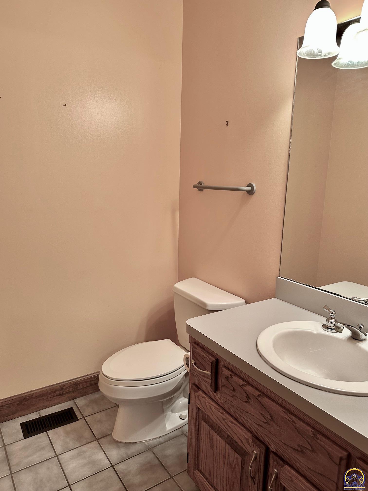 3101 Southwest Muirfield Court Topeka, KS 66614 - Photo 25 of 51 Main Floor Powder Room.