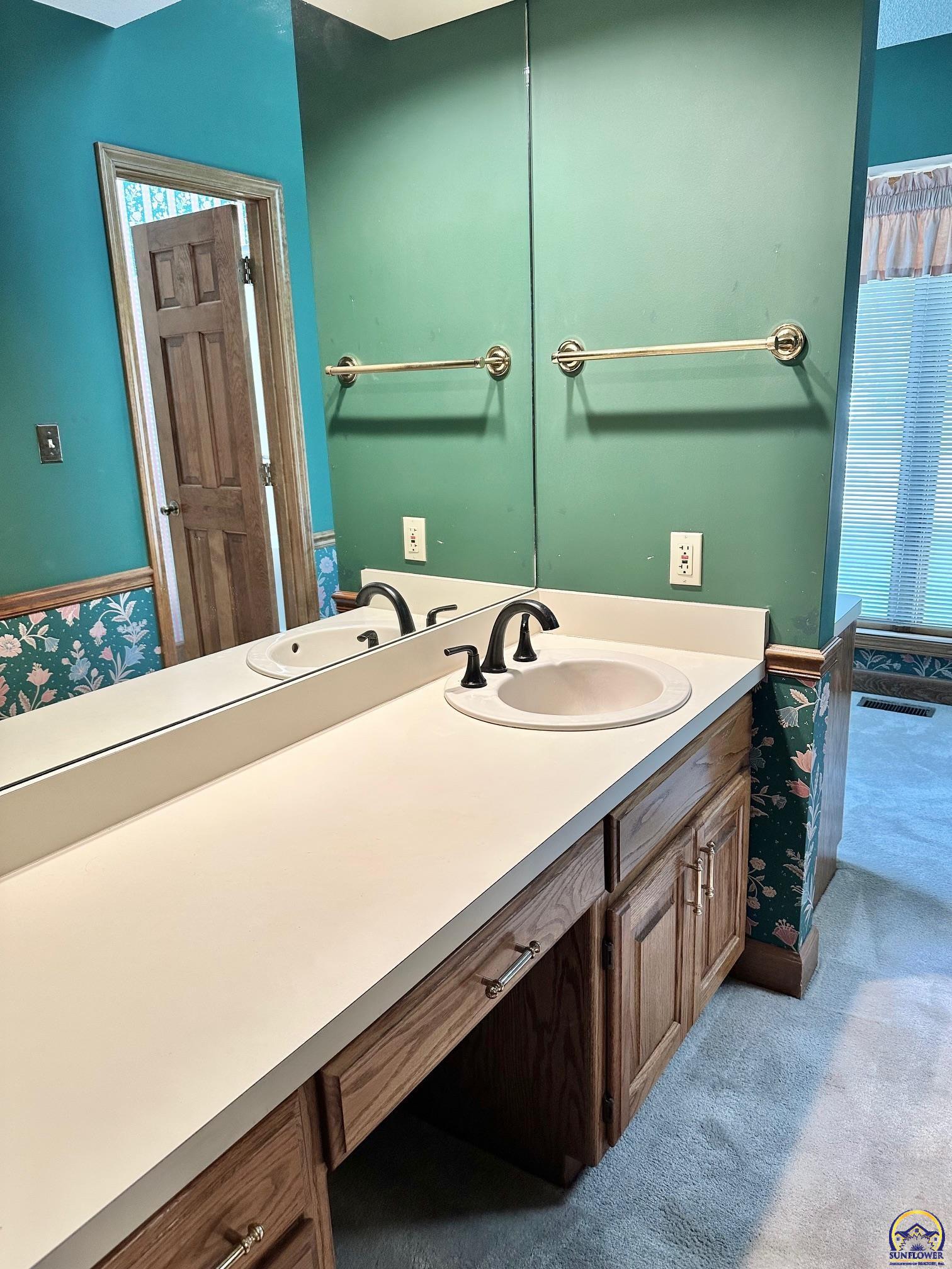 3101 Southwest Muirfield Court Topeka, KS 66614 - Photo 31 of 51 Primary Bath.