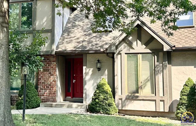 $354,900 | 3101 Southwest Muirfield Court, Topeka, KS 66614
