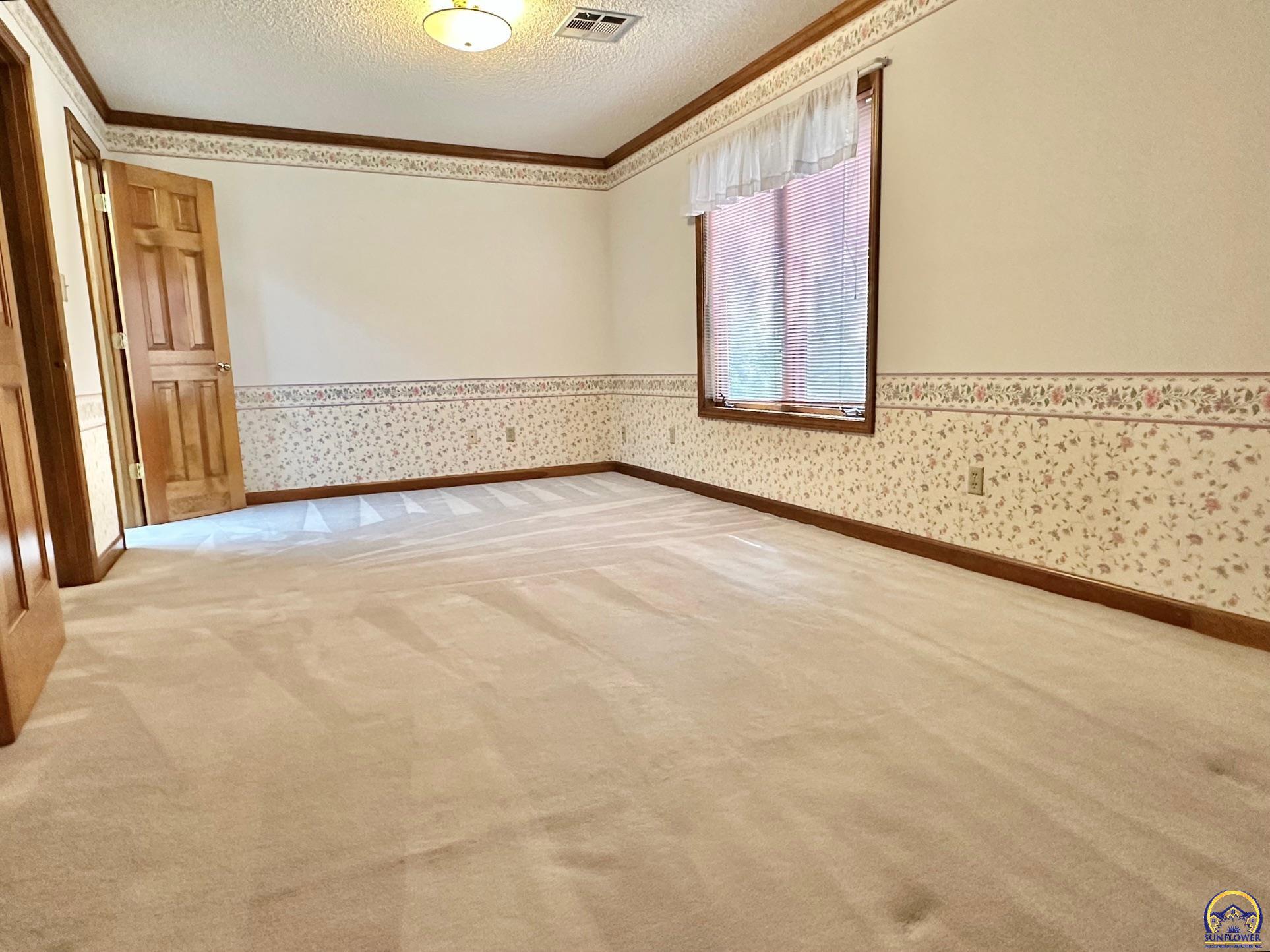 3101 Southwest Muirfield Court Topeka, KS 66614 - Photo 43 of 51 Large Bedroom with Ensuite.